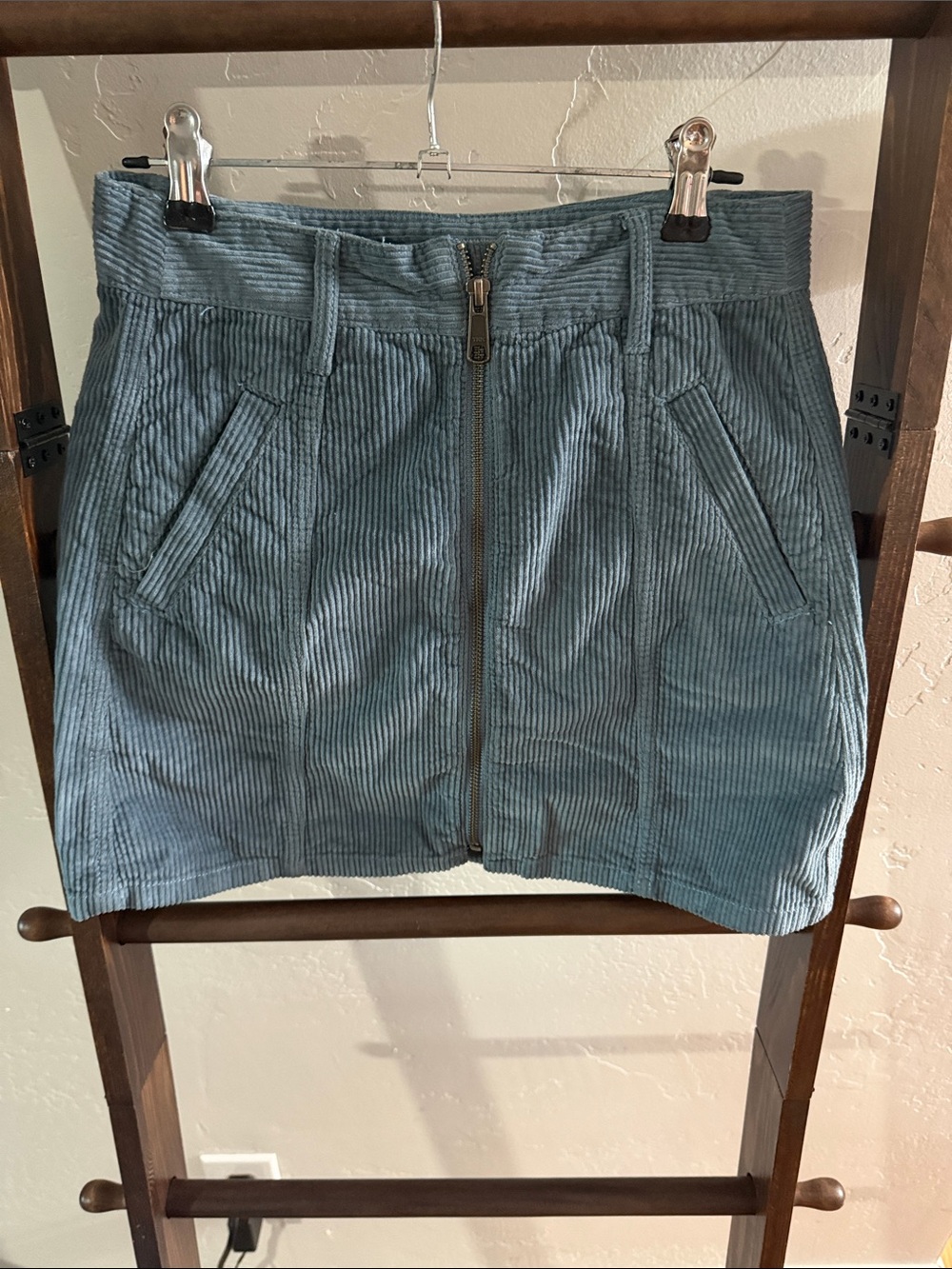 American eagle Corduroy Zip-Front Mini Skirt pocket detail women’s size 00